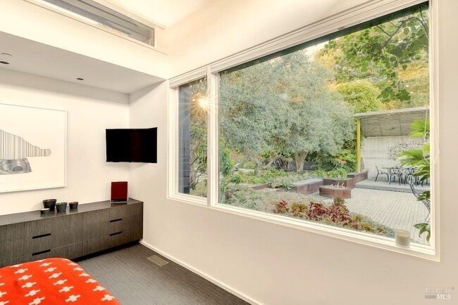 Photo - 162 Throckmorton Ave