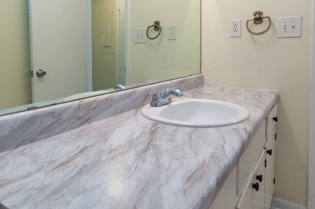 Photo - 2225 Golf Rd SW