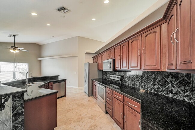 Photo - 433 SW 6th St