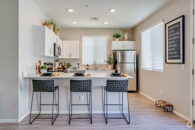 2BR, 2BA - 995SF