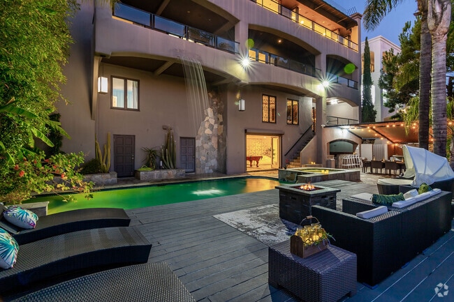 Building Photo - 7218 Mulholland Dr Rental