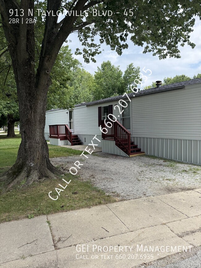 Photo - 913 N Taylorville Blvd