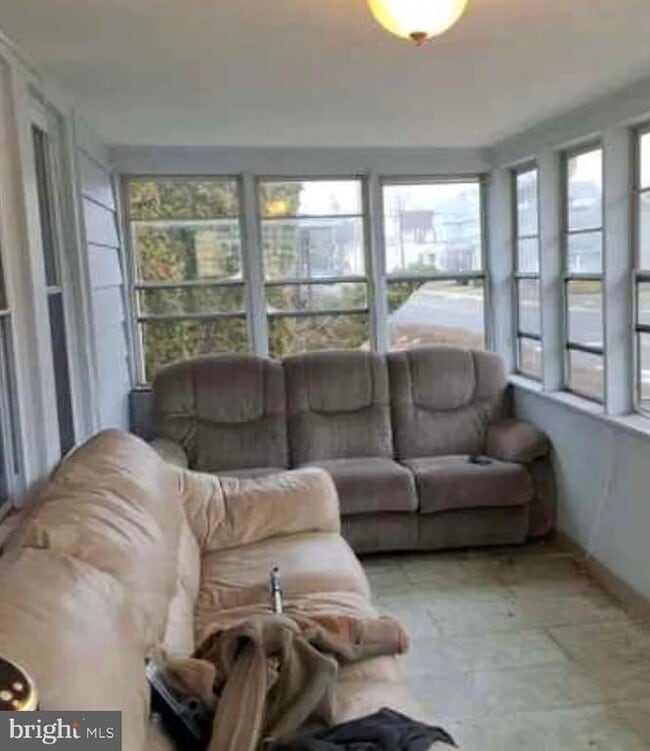 Photo - 303 Ellis St