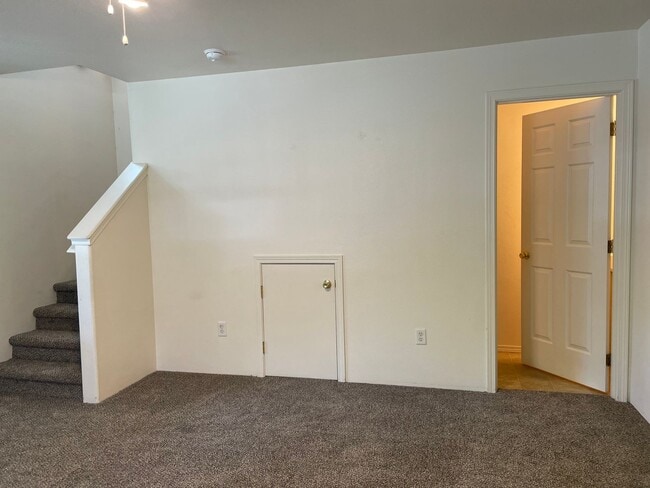 Photo - Two Bedroom 3 Bath Duplex-Townhouse in Southwest Medford