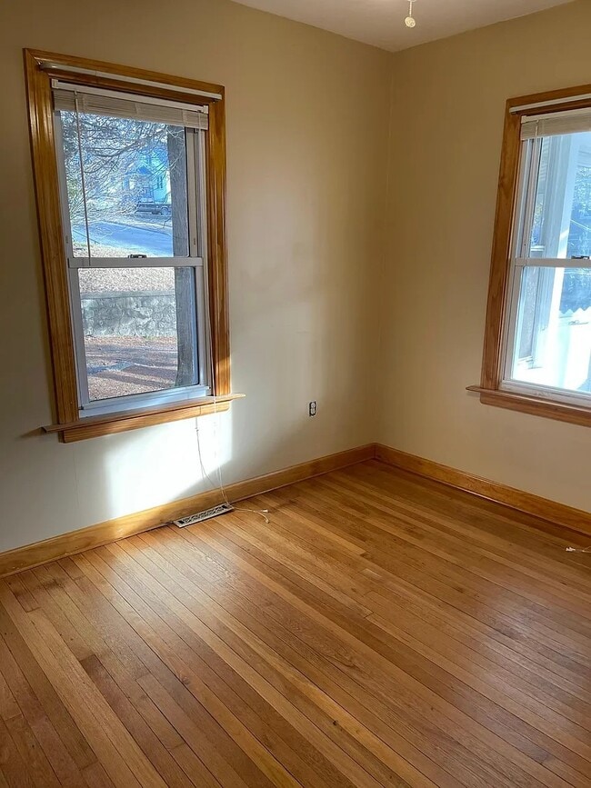 Photo - 33 Woodbine St