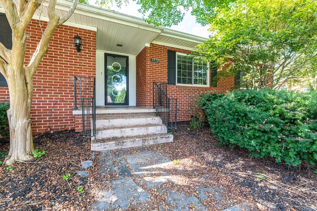 Photo - 1719 Scenic Dr