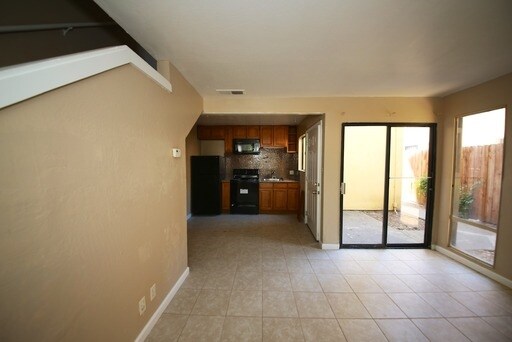 Remodelado en el nivel inferior con azulejos de bajo mantenimiento - 1905 N El Dorado St