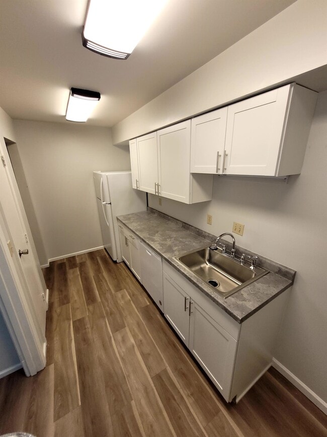 Photo - Courtyard Square