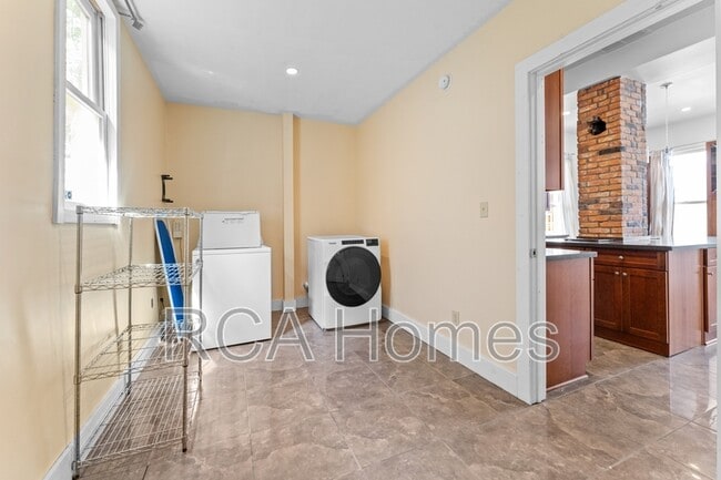 Photo - 1006 Lexington Ave