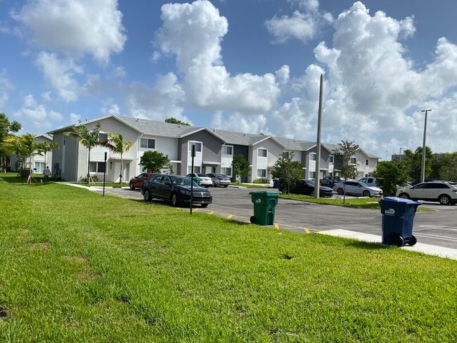 2754-2791 NW 191st Terrace - 2754-2791 NW 191st Terrace Casa Adosada