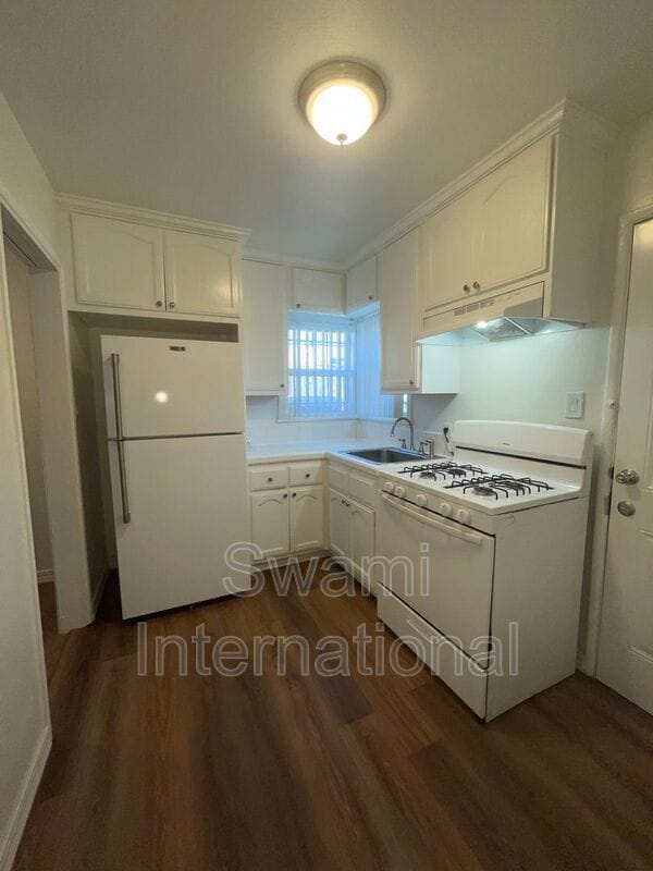 Photo - 724 W 80th St