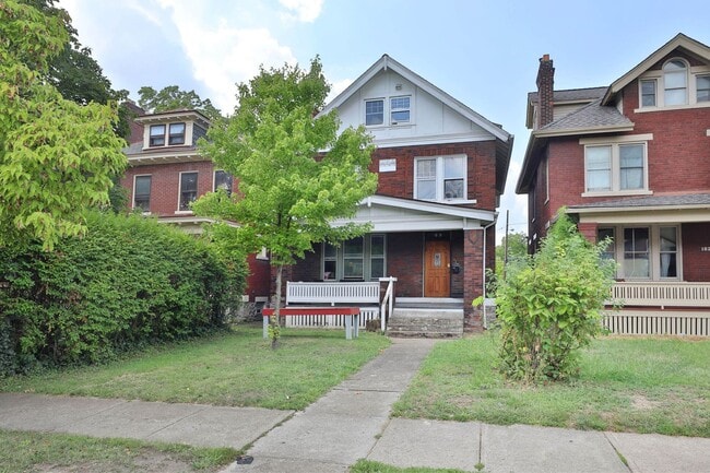 1619 Summit St