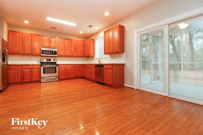 Photo - 140 Graduate Ln