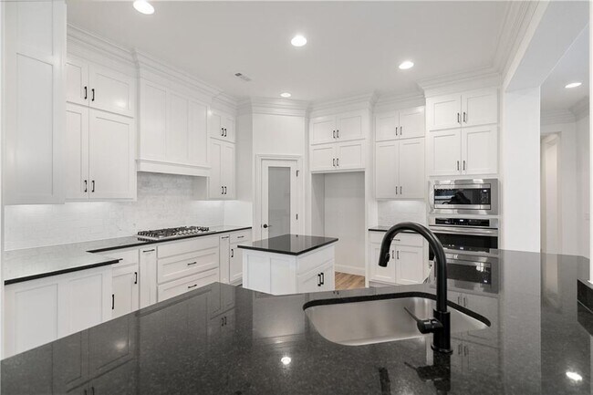 Photo - 1600 SW Montrose Ave