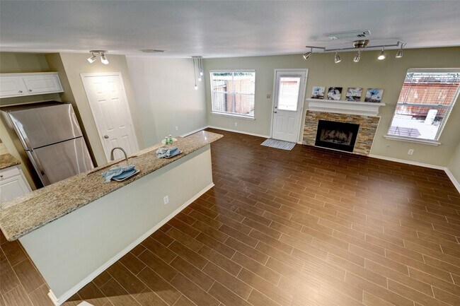 Photo - 117 N Villa Oaks Dr
