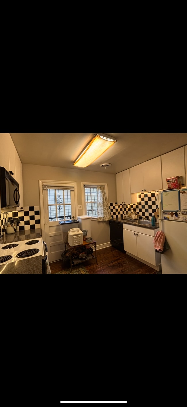 Building Photo - 25 S Merton St Unit 25