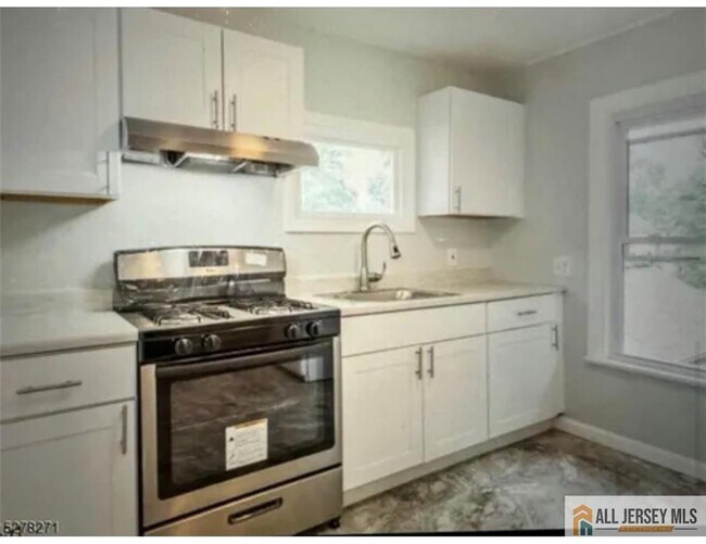 Photo - 737 Kensington Ave