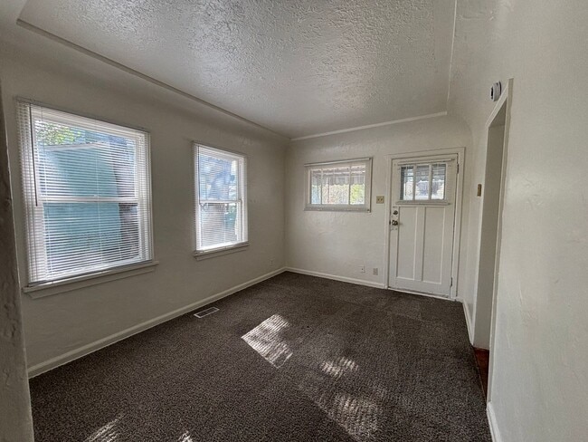 Photo - 1 Bedroom 1 Bathroom w/Office - Available ...