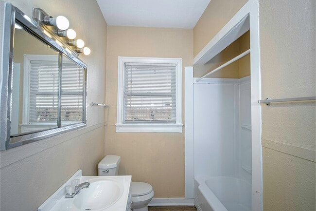Photo - 907 Iowa St Unit 1
