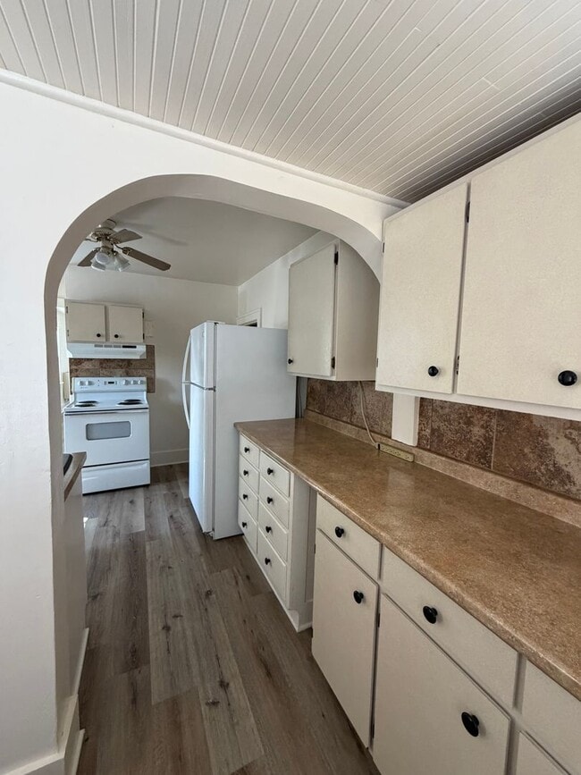 Photo - Large 3 bed 2 bath located close to downtown