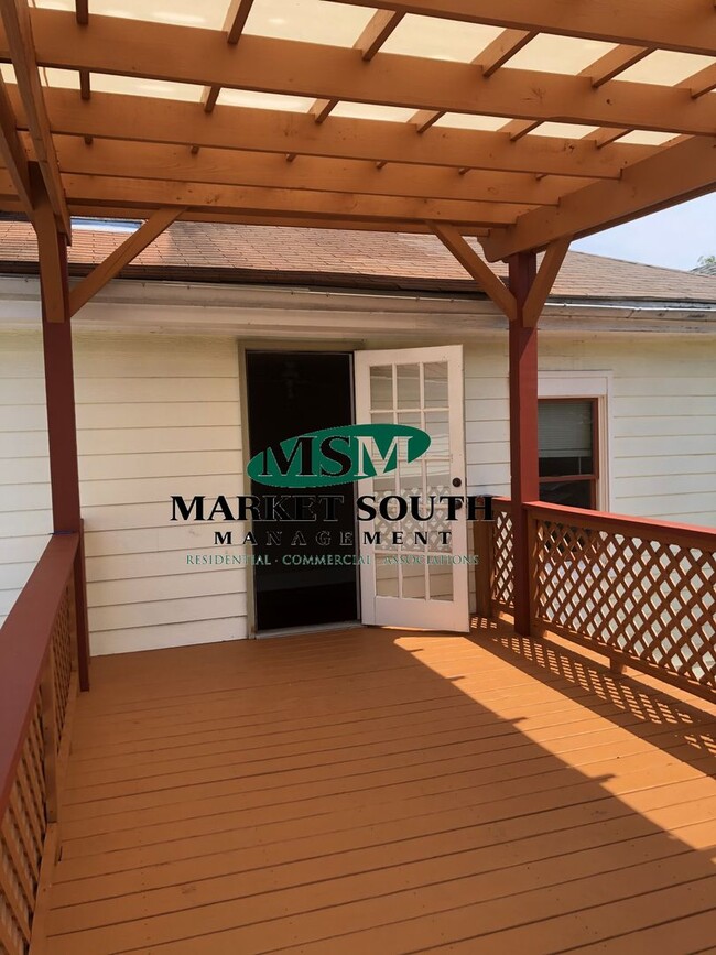 Building Photo - *REDUCED!!* Beautifully Renovated Victoria... Rental