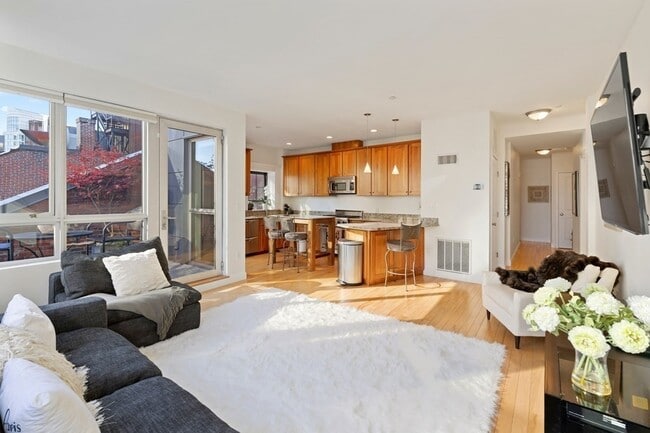 Photo - 112 Broad St