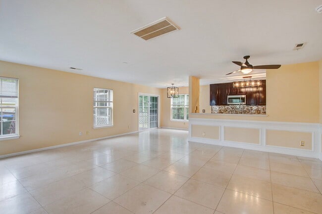 Photo - 202 Seneca River Dr