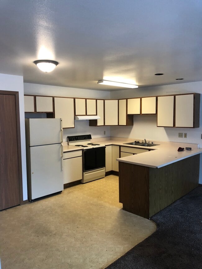 Kitchen - Cimarron Court
