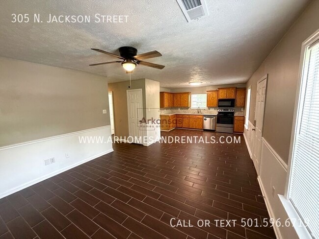 Photo - 305 N Jackson St