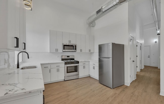 Building Photo - 4735 N Artesian Ave Unit 4731 -201