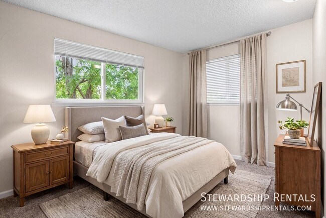 Photo - 1359 Liberty St NE