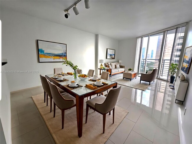 Photo - 335 S Biscayne Blvd Unidad 2202