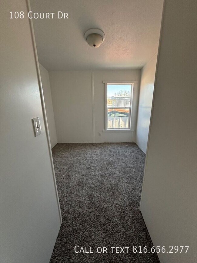 Photo - 108 Court Dr