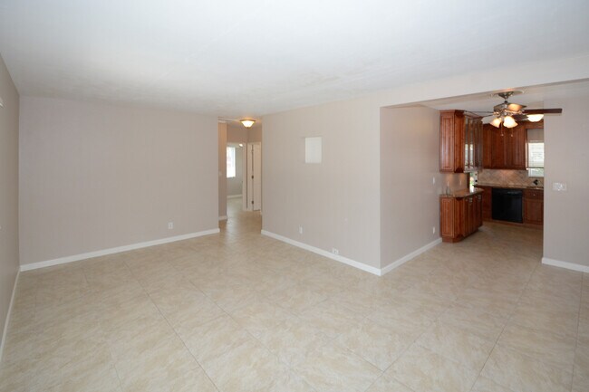 Photo - READY FOR A NEW TENANT - EXCELLENT PRIVATE...