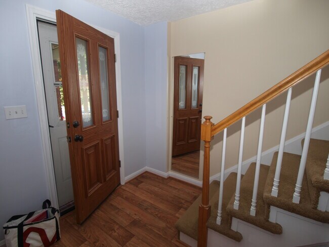 Entrada - 3422 McShane Way