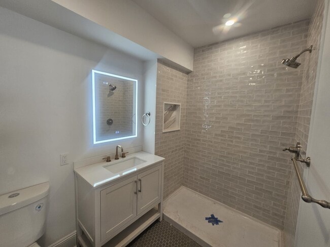 Photo - Fairfield Ave Unit 2nd Left