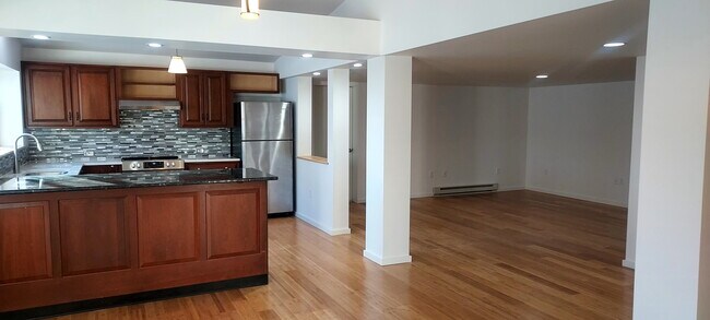 Building Photo - 321 N Fulton St Unit #1 Rental