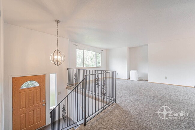 Photo - 106 W Beacon Hill Dr