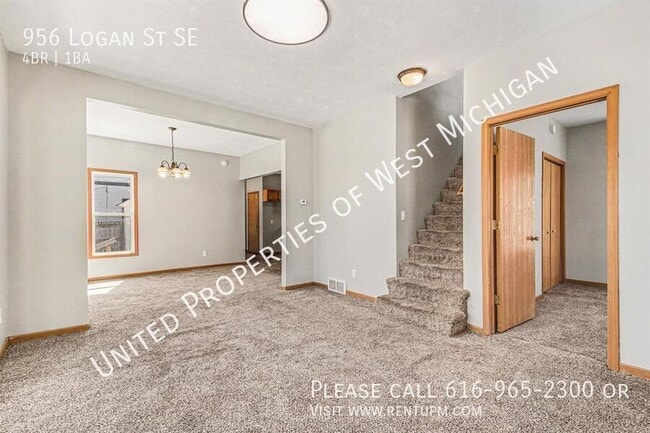 Photo - 956 Logan St SE