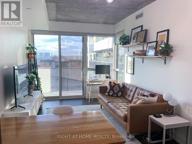 Photo - 1030 King St W Unit 834