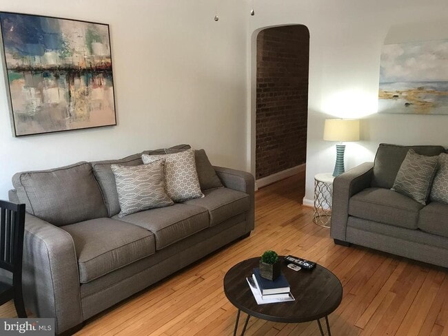 Building Photo - 731 13th St NE Unit 1 Rental