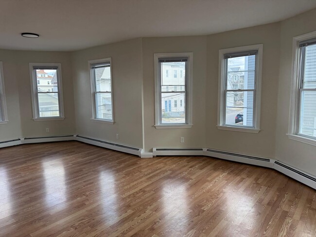 Open concept Dining/Livingroom - 33 Linwood Ave Unit 31 Linwood Ave #2