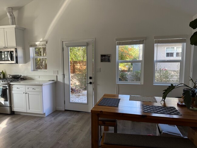 Photo - 3308 Hermanos St