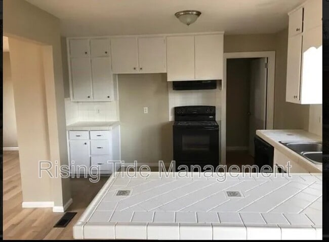 Photo - 245 Tanglewood Cir NE