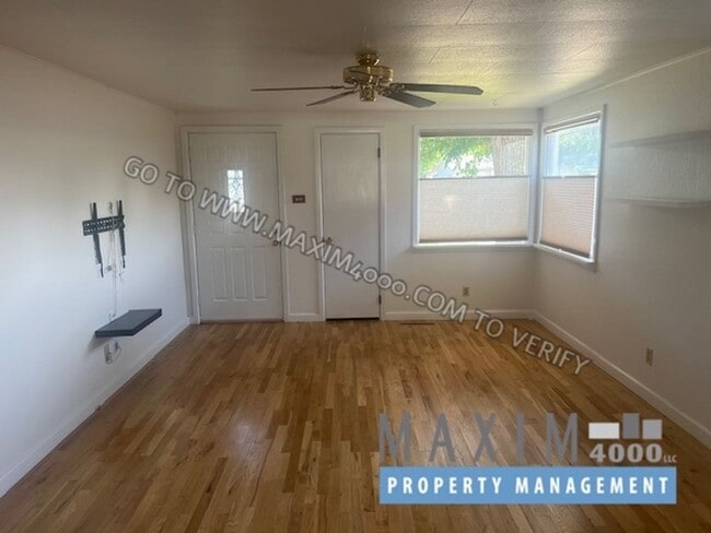 Photo - 323 N Mulberry St