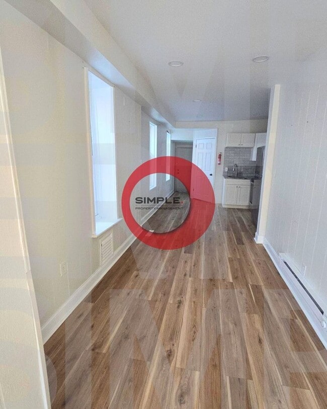 Building Photo - 3 bedroom apartment 2 bath house