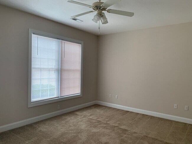 Photo - 262 Sheliah Ct