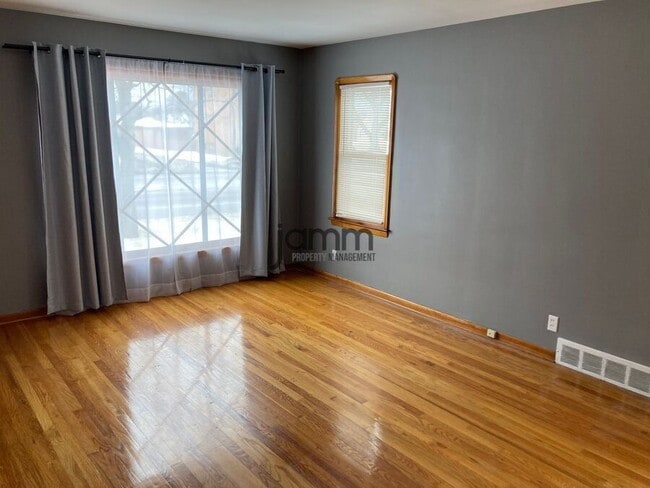 Photo - 6099 Ridge Rd