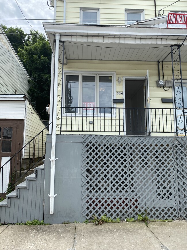 Building Photo - 334 E 5th St
