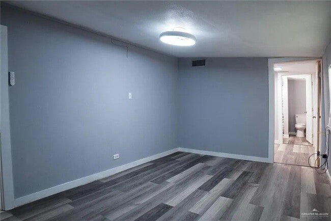 Photo - 210 E Hurst St